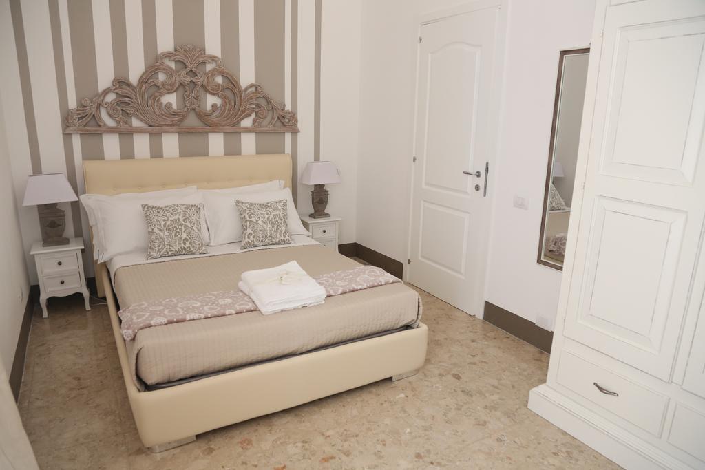 Dimi House Bed and Breakfast Lecce Exteriör bild