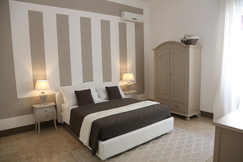 Dimi House Bed and Breakfast Lecce Exteriör bild